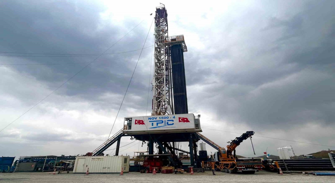 Kato Dağında petrol heyecanı: 2 bin 800 metreye inildi