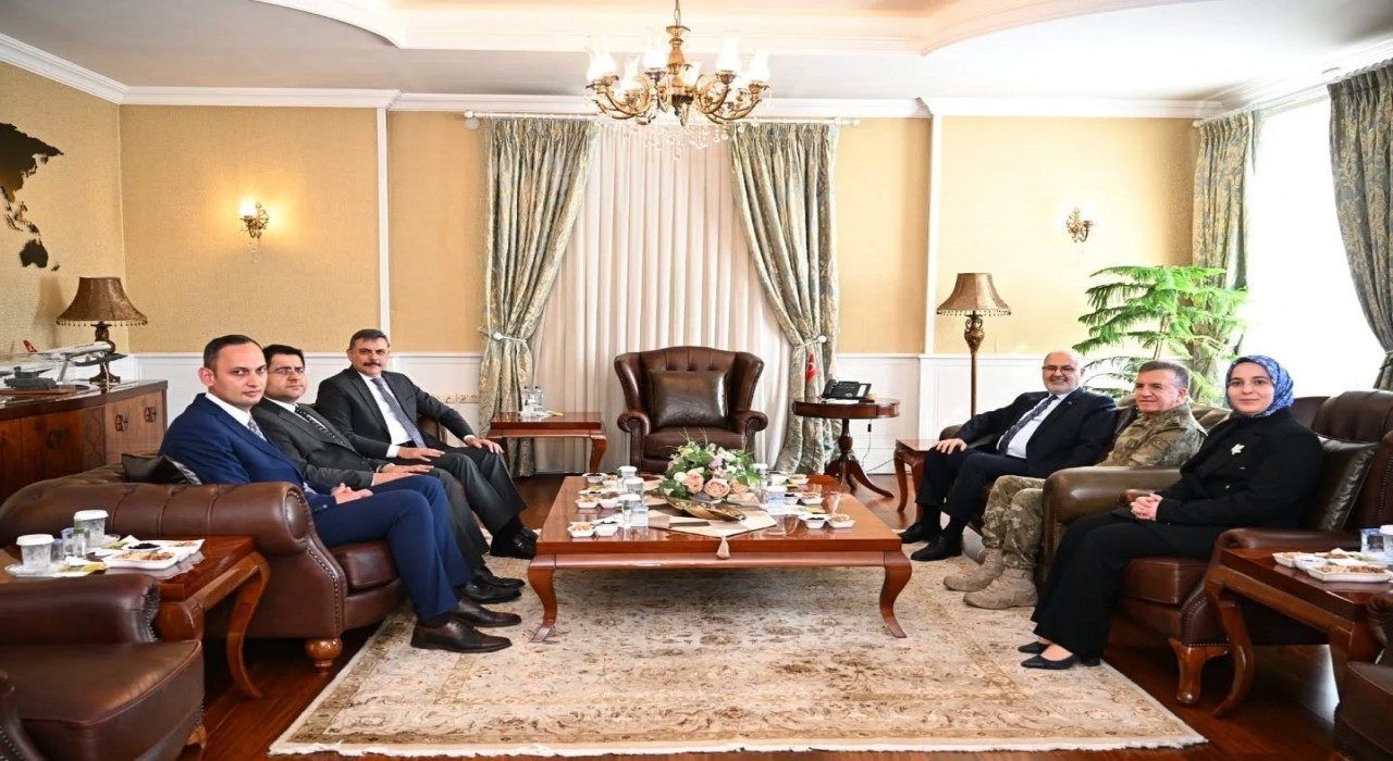 Kavaklıoğlundan Vali Çiftçiye ziyaret