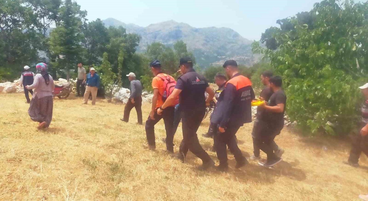 Kayıp Alzheimer hastası yaşlı kadın 12 saat sonra ekiplerce arazide bulundu