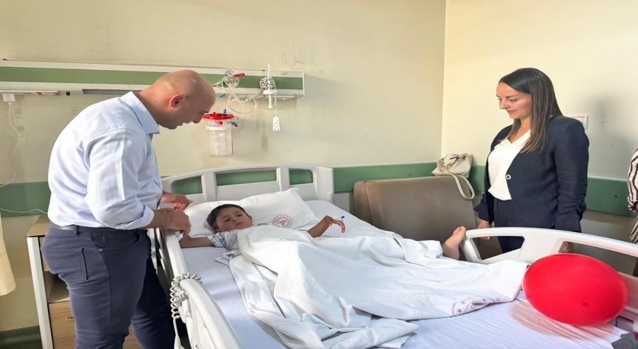 Kaymakam ekinciden sünnet çocuklarına moral ziyareti