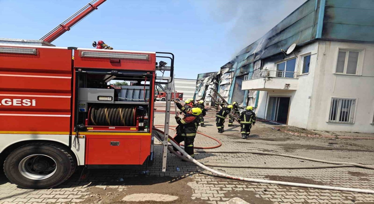 Kayseride mobilya fabrikası yangını