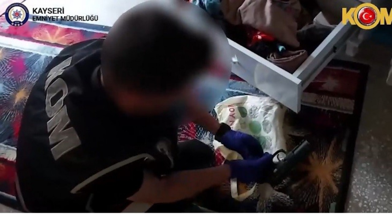 Kayseride silah ticareti yapan 2 kişi gözaltına alındı