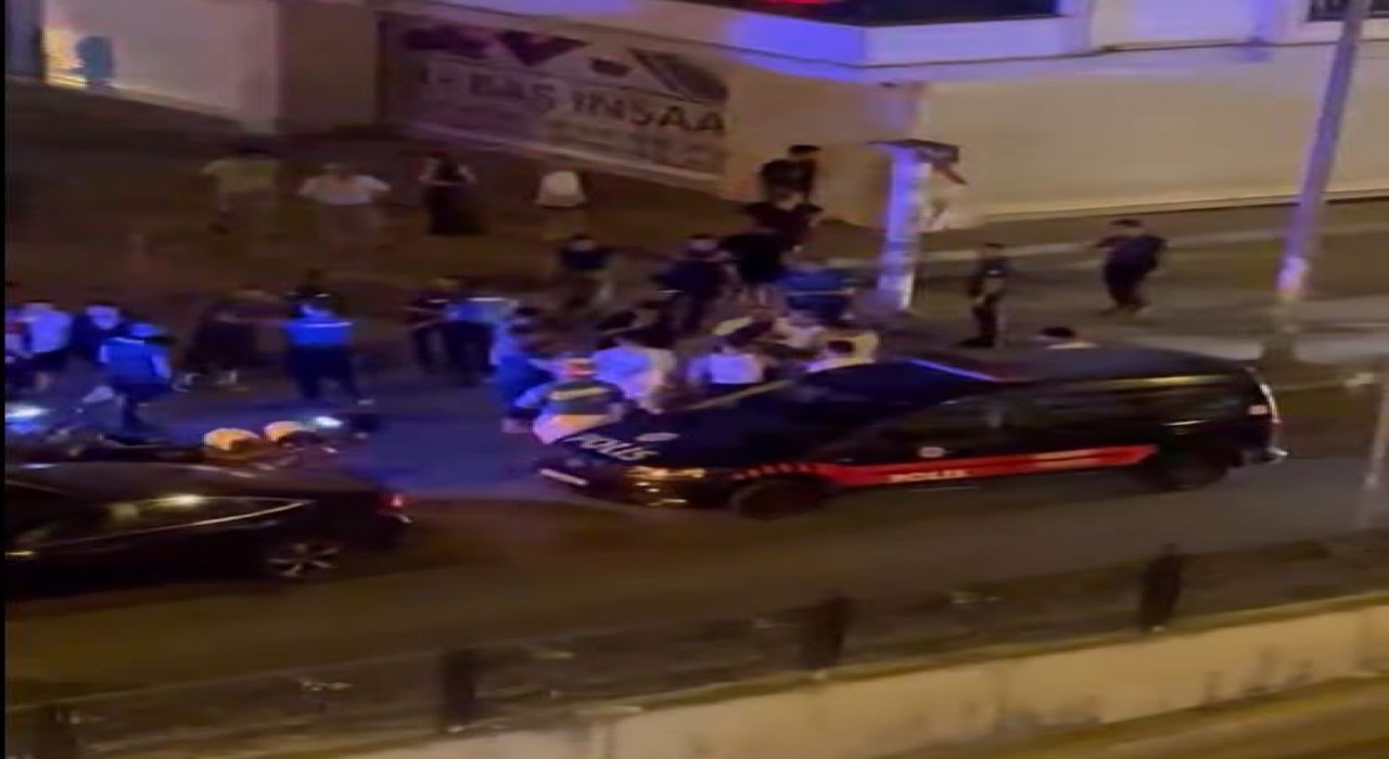 Kaza sonrası çıkan tartışmaya sürücülerim yakınları da dahil oldu: Ortalık savaş alanına döndü