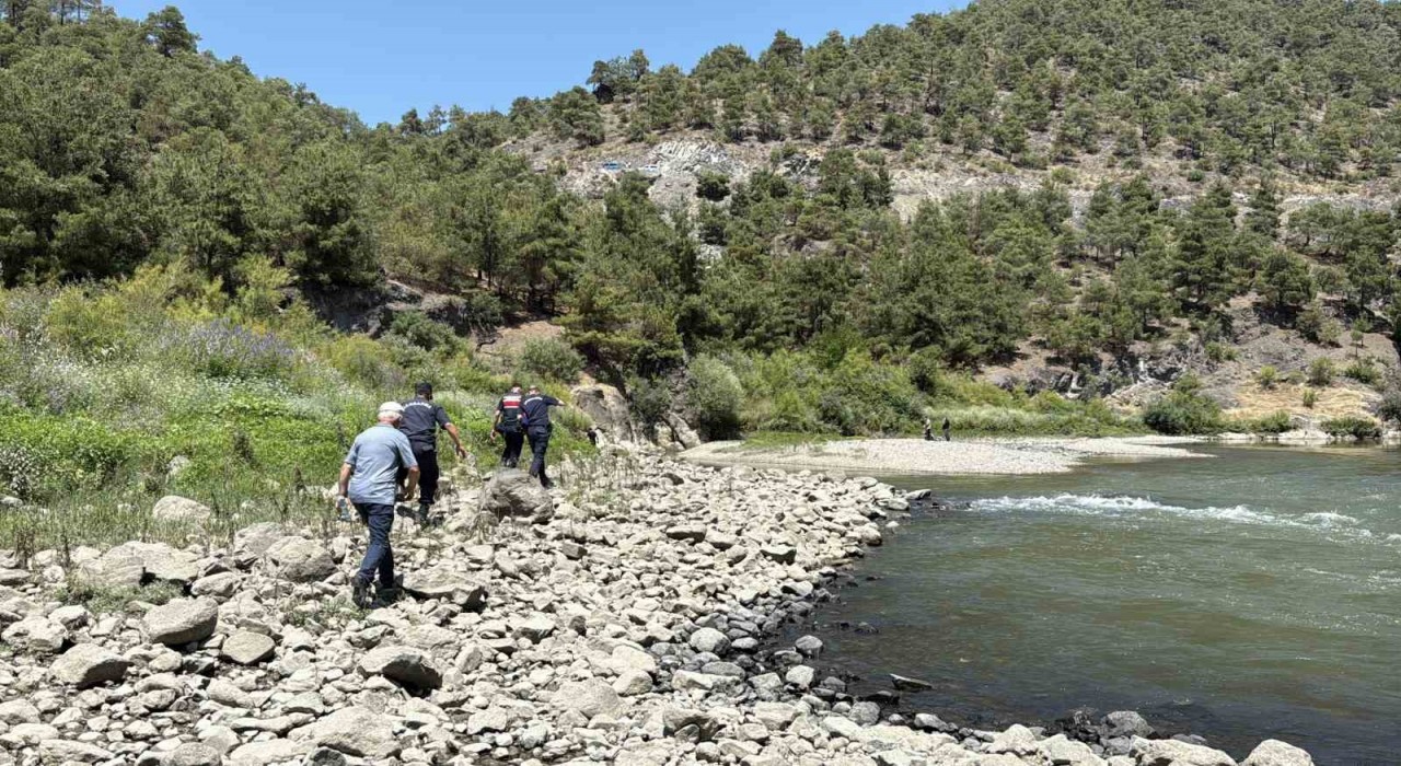 Kelkit Çayında kaybolan genç kızın cansız bedenine kuzgunlar sayesinde ulaşıldı