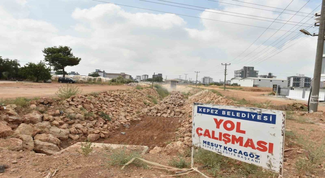 Kepezin Demirel Mahallesinde dere ıslah çalışması yapıldı