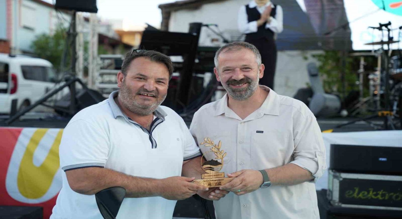 Keremköy Festivalinde engelli gazeteciye plaket