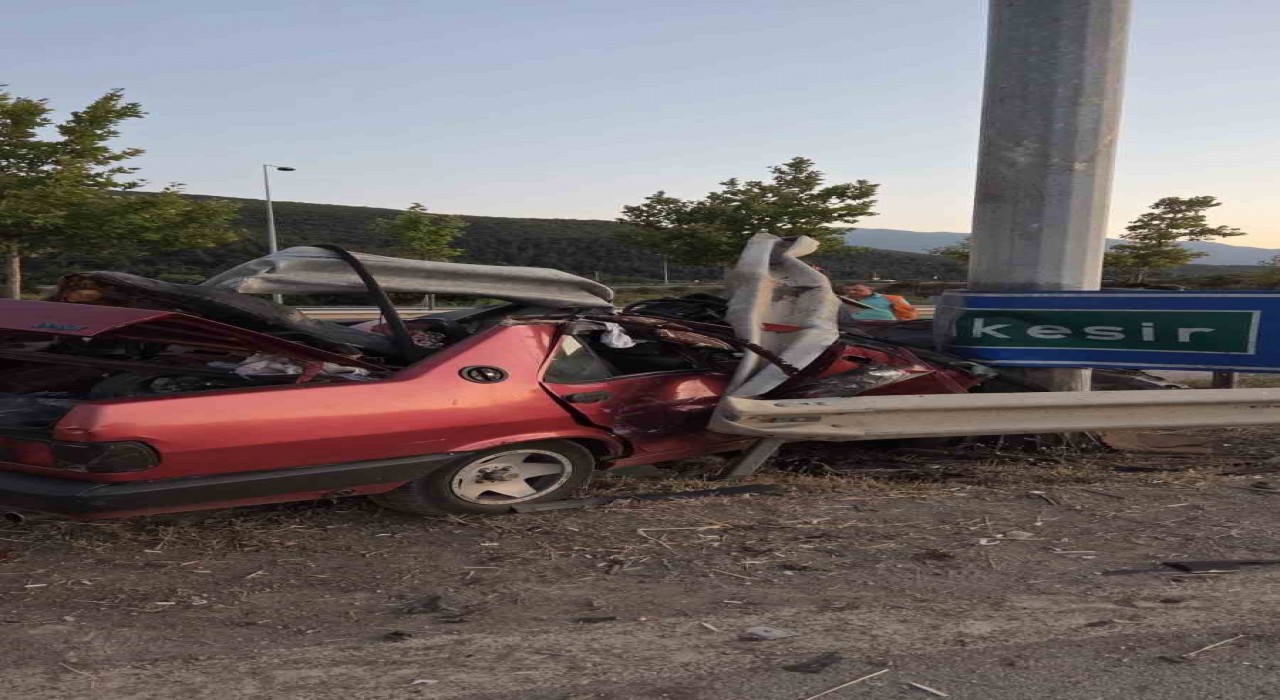 Kestelde kontrolden çıkan Tofaş otomobil bariyere girdi: 1 ölü