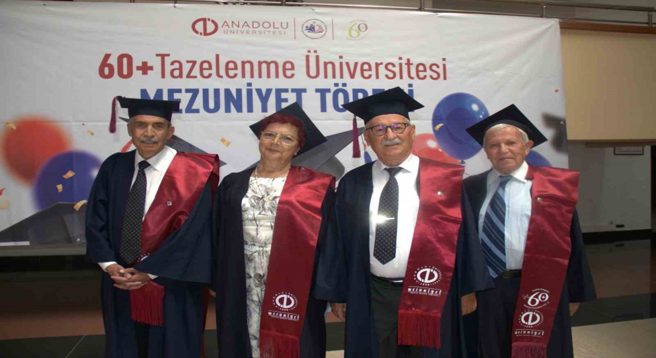 Kıbrıs gazileri 72 yaşında üniversiteyi bitirip kep attılar