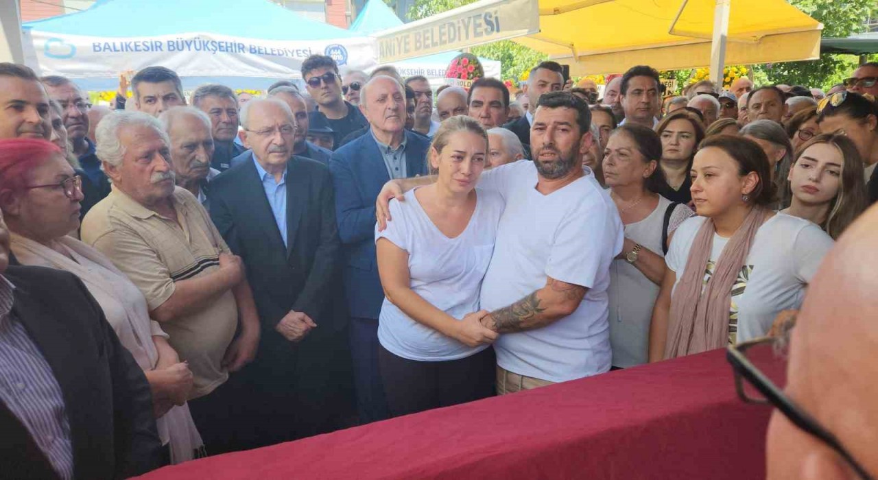 Kılıçdaroğlunun ikiz kardeşi Adil Kılıçdaroğlu son yolculuğuna uğurlandı