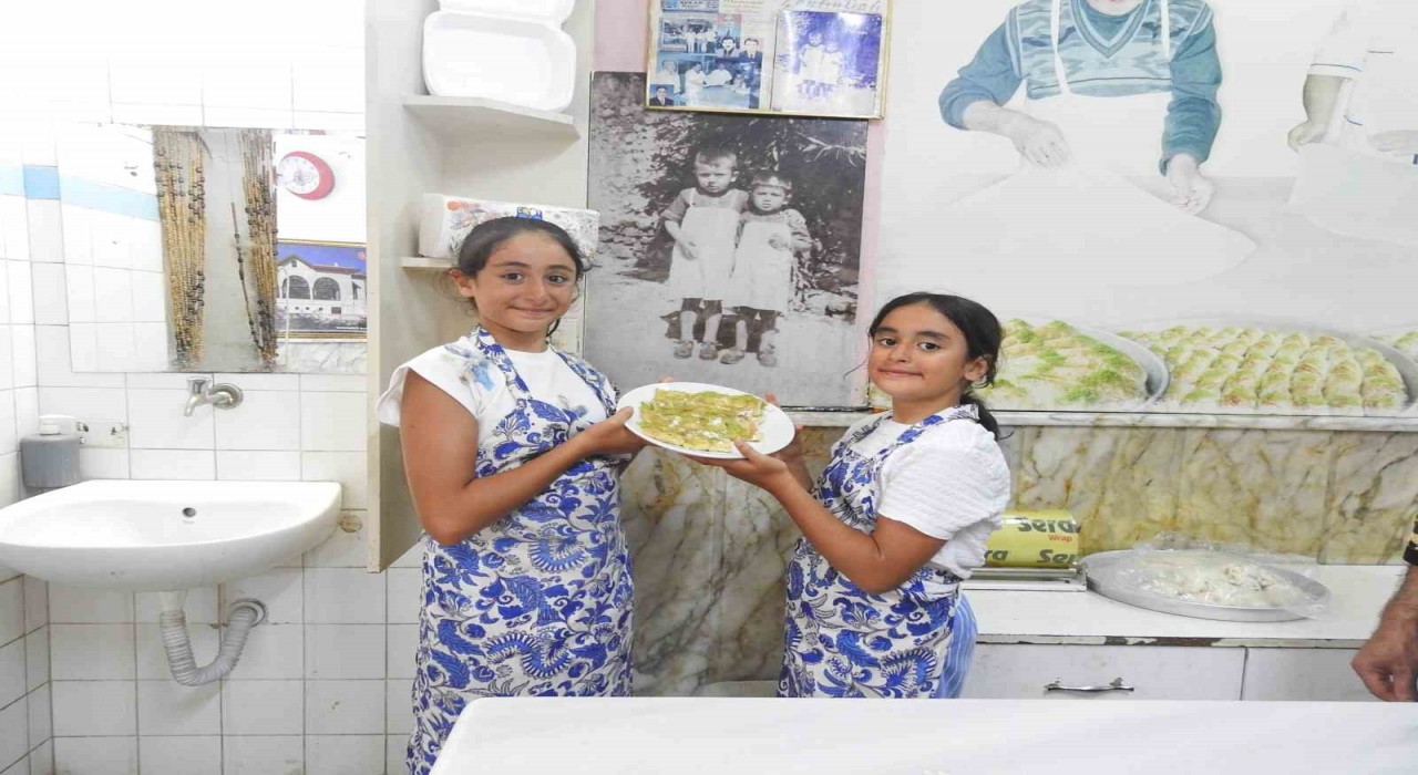 Kiliste 5. kuşak minik ustalar, katmer yapmayı öğreniyor