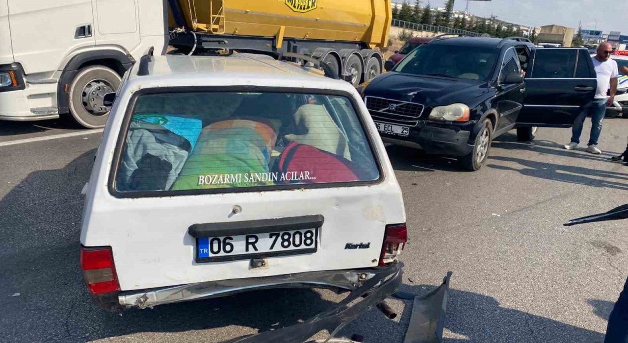 Kırıkkalede 4 araçlı zincirleme kaza: 3 yaralı