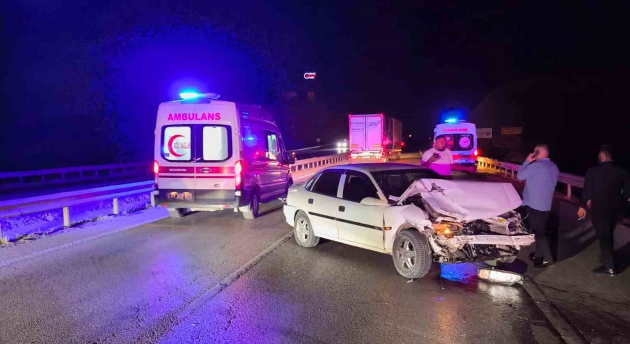 Kırıkkalede iki otomobil çarpıştı: 4 yaralı