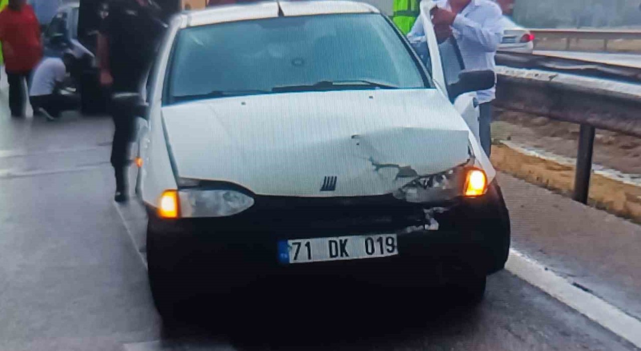 Kırıkkalede iki otomobil çarpıştı: 5 yaralı