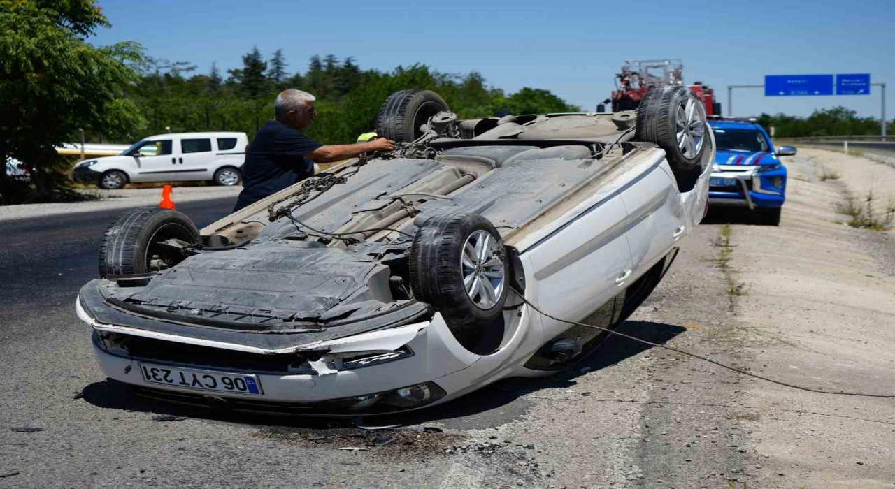 Kırıkkalede otomobil takla attı: Aynı aileden 6 kişi yaralandı