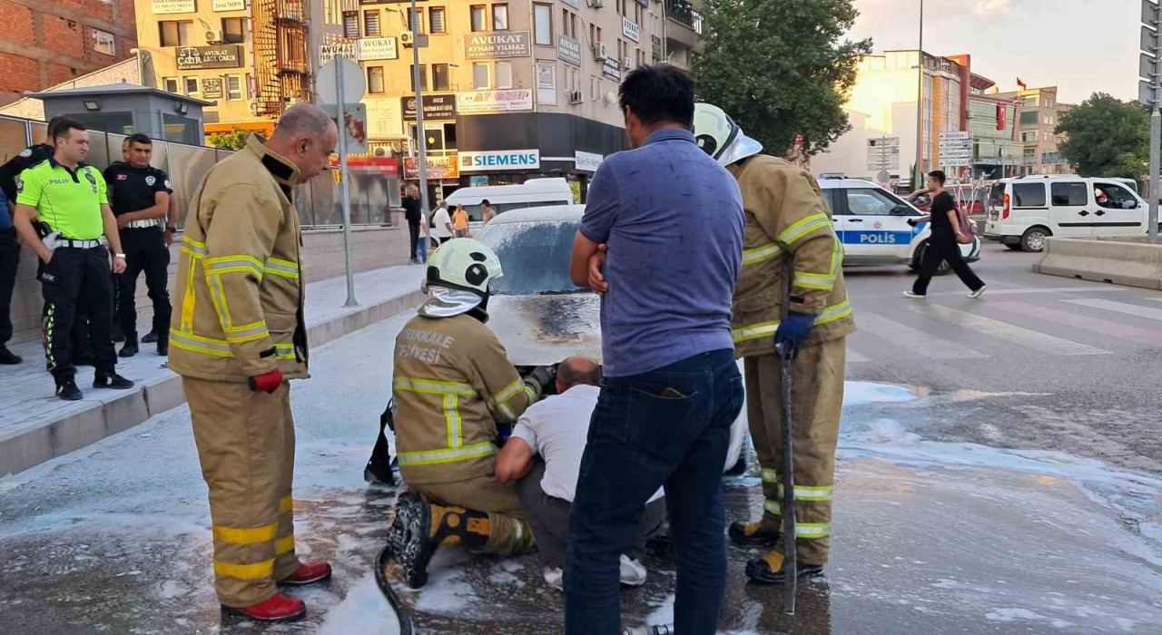 Kırıkkalede seyir halindeki otomobil yandı