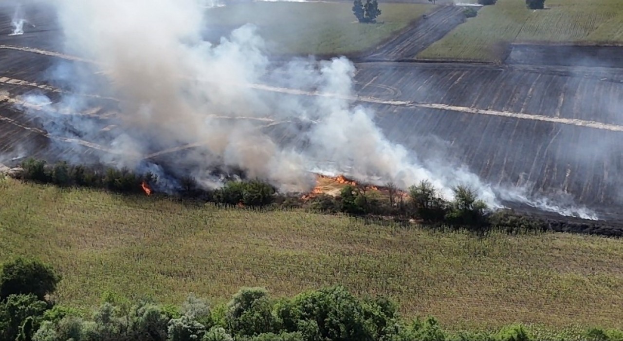 Kırklarelide ağaçlık alana sıçraya anız yangını havadan ve karadan müdahaleyle söndürüldü