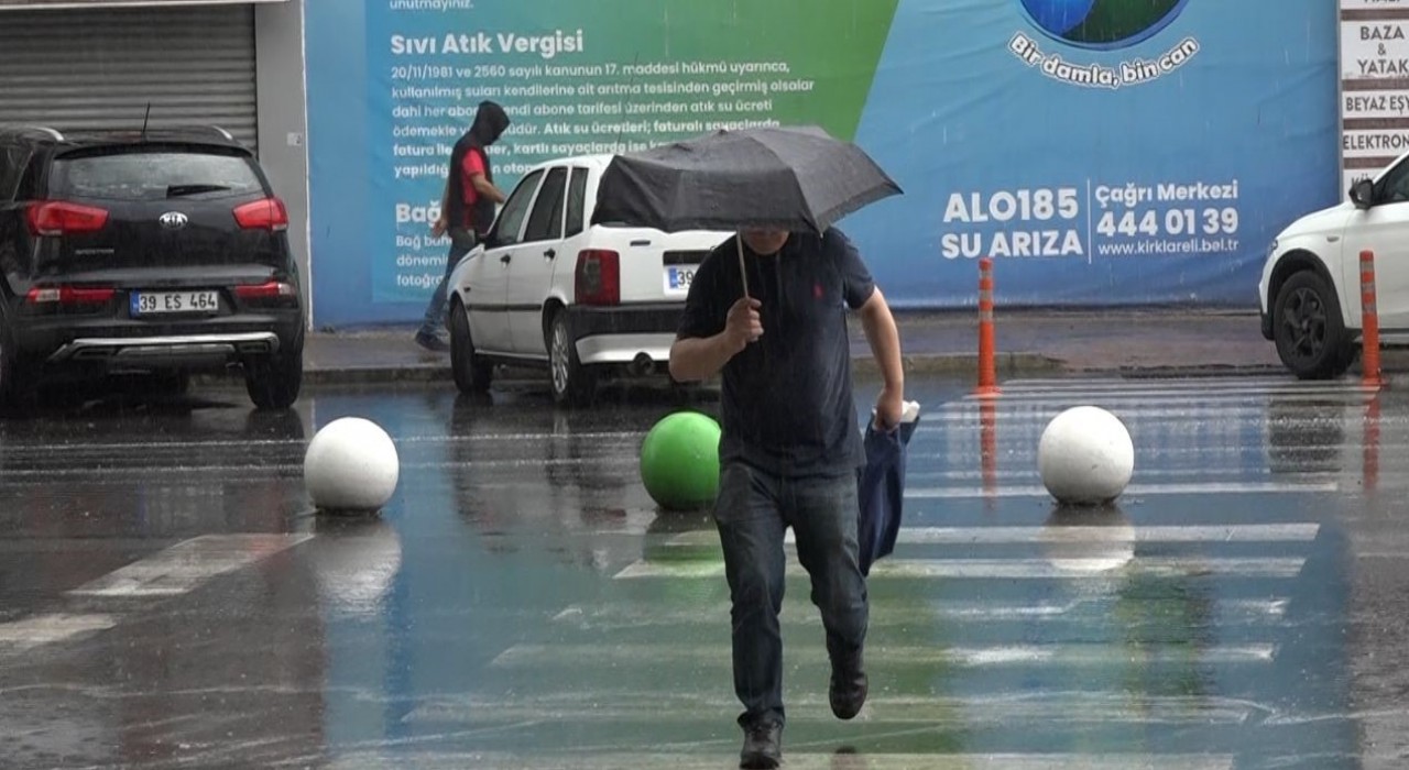 Kırklarelinde sağanak etkili oldu