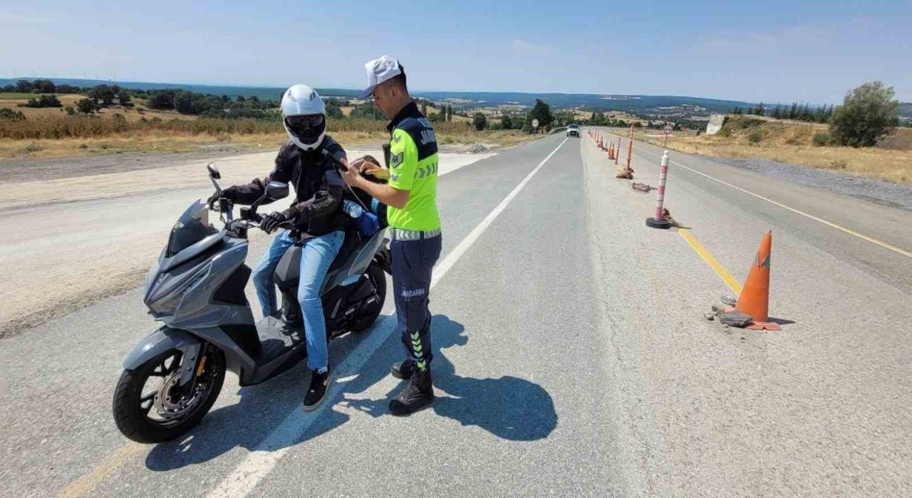Kırklarelinde trafik denetimi: 166 araç ve sürücüye işlem yapıldı