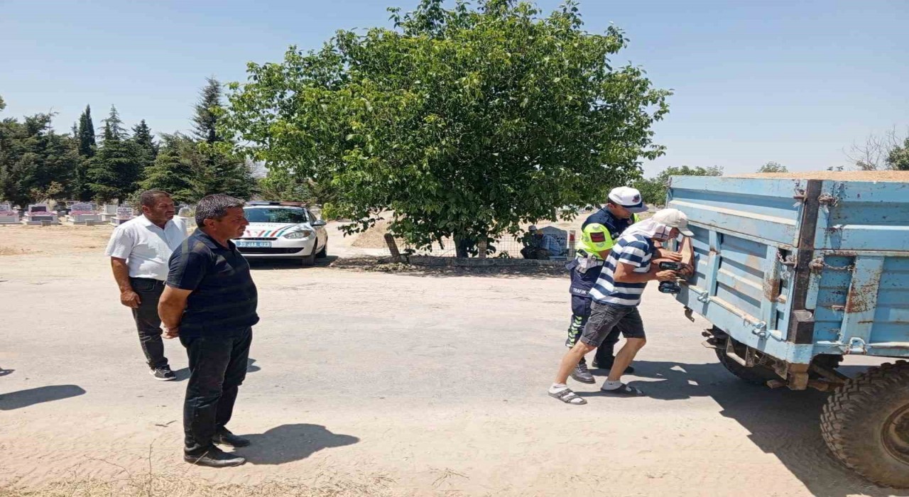 Kırklarelinde traktör sürücüleri bilgilendirildi
