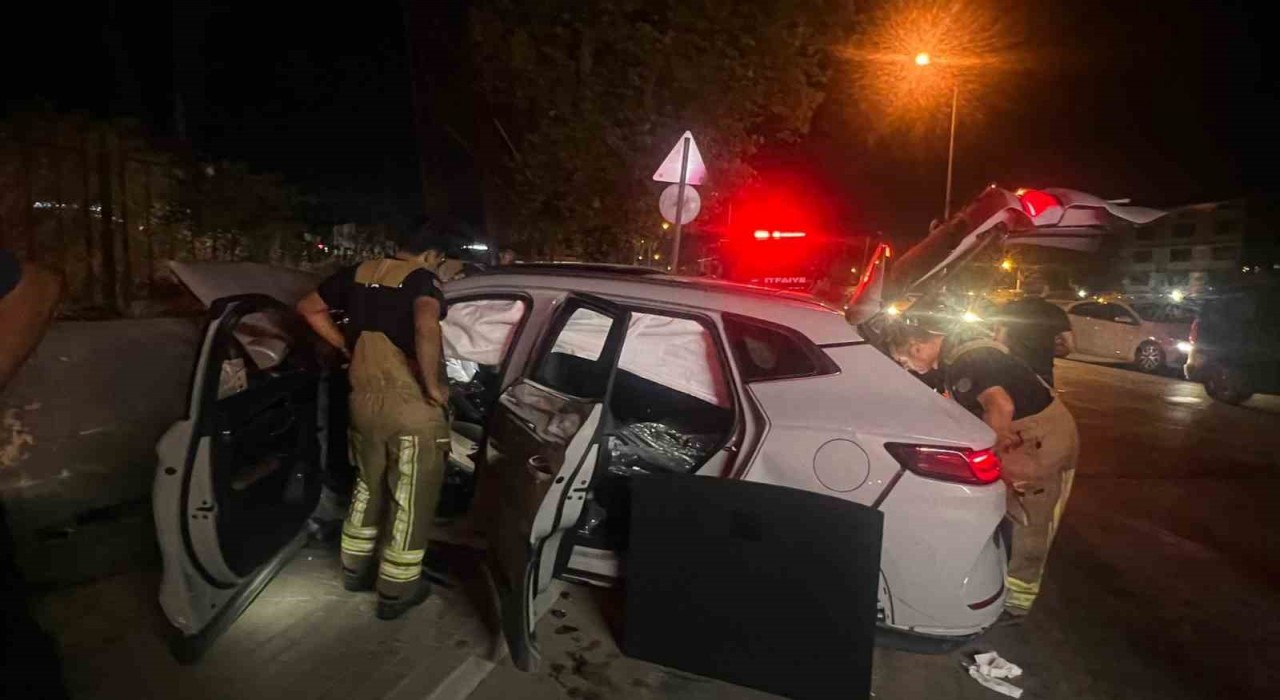 Kırmızı ışık ihlali ortalığı savaş alanına çevirdi: 2si ağır 8 yaralı