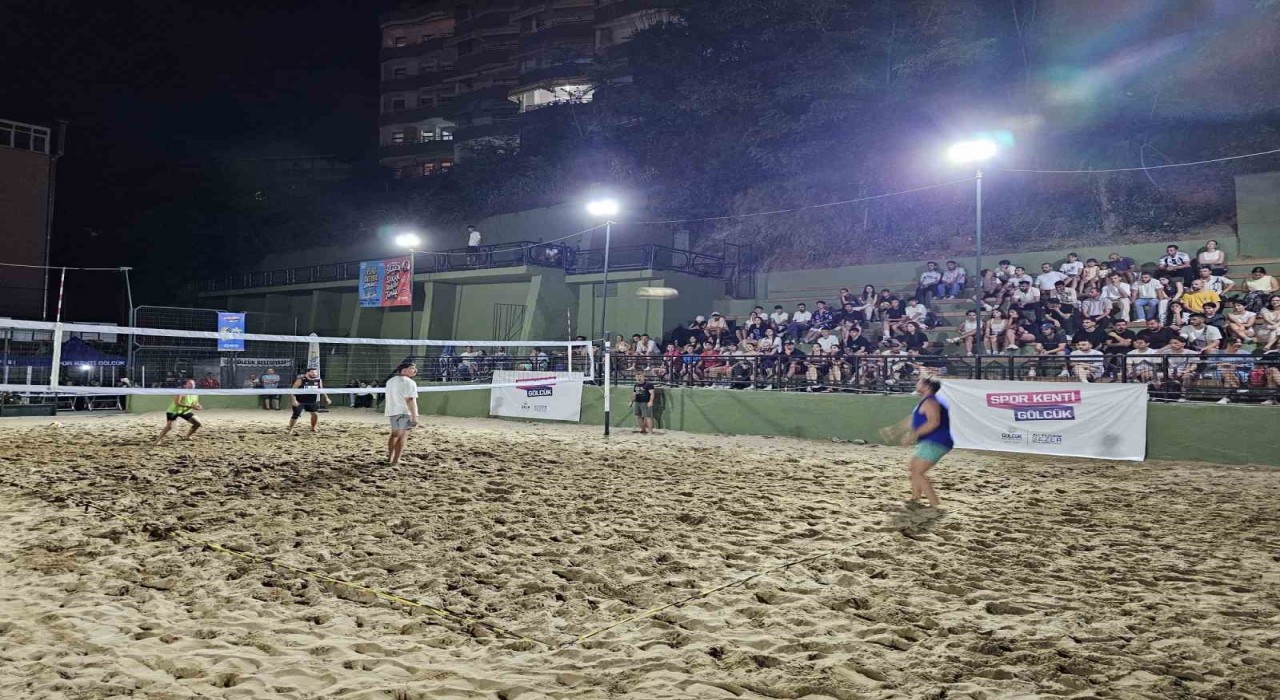 Kıyasıya geçen plaj voleybolu turnuvası sona erdi