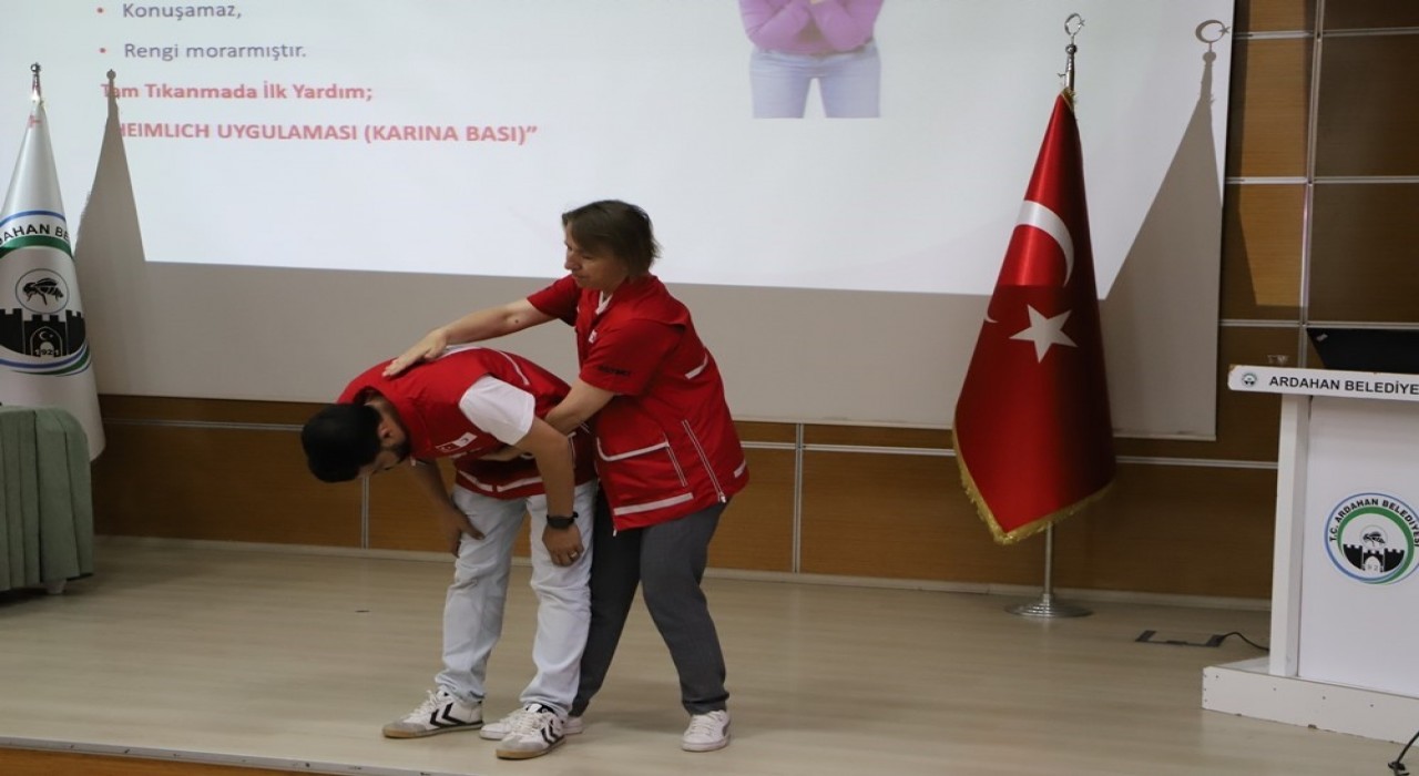 Kızılaydan Belediye personeline ilk yardım eğitimi