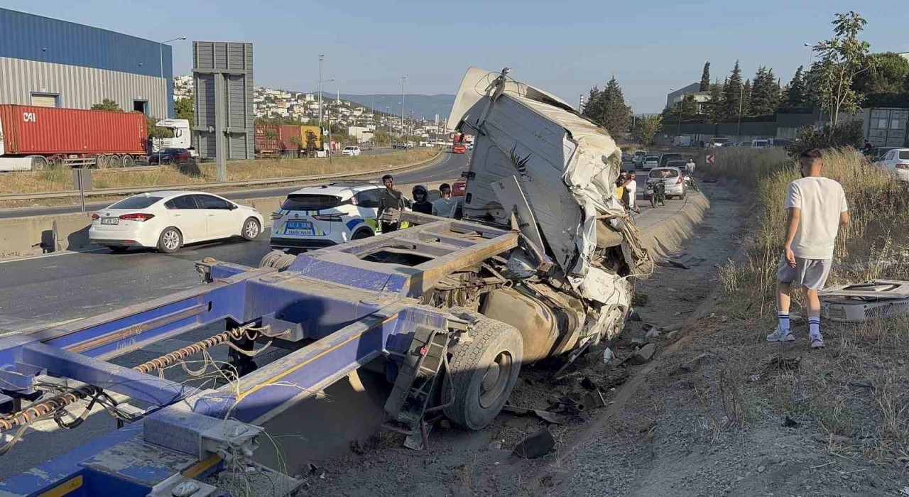 Kocaelide 5 kişinin öldüğü kazada tır sürücüsü tutuklandı
