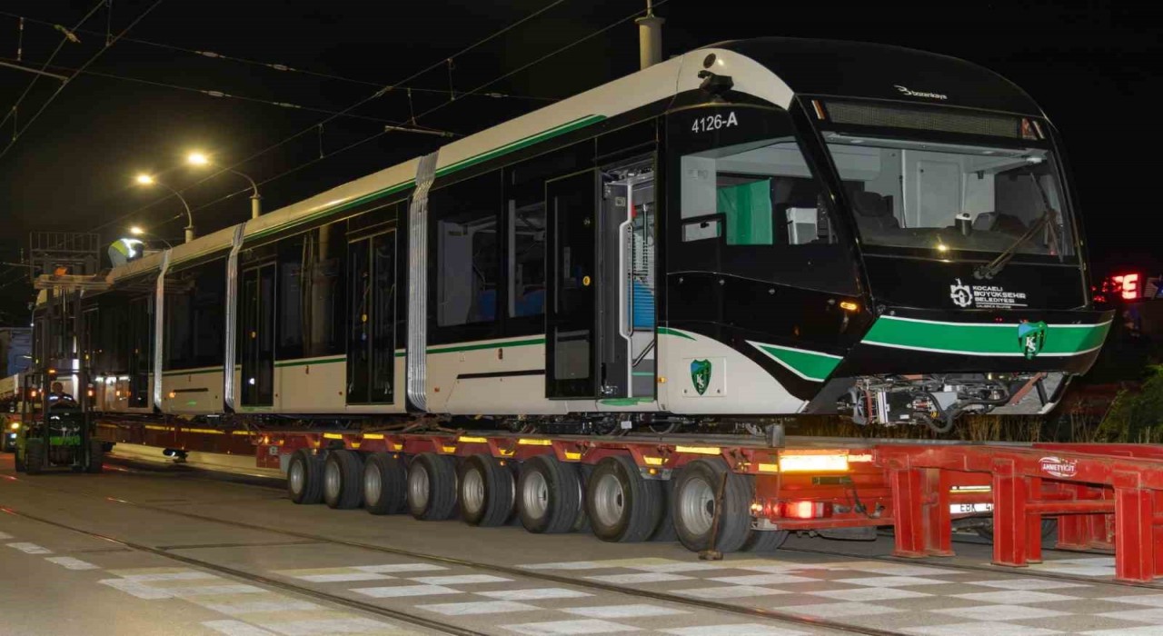 Kocaelide 8. tramvay da raylarla buluştu