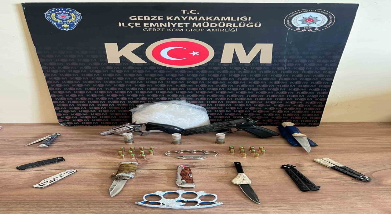 Kocaelide kaçak silah ve uyuşturucu operasyonu: 7 gözaltı