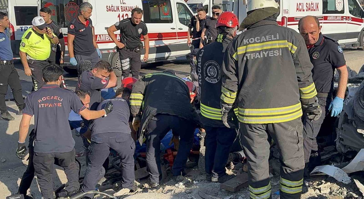 Dilovası’nda Trafik Kazası: 5 Ölü, 1 Yaralı
