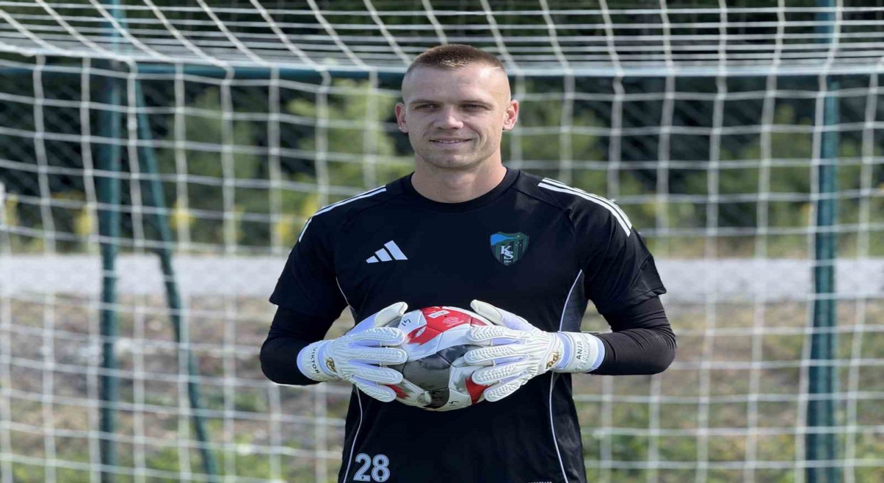 Kocaelisporun yeni kalecisi Aleksandar Jovanovic kampa katıldı