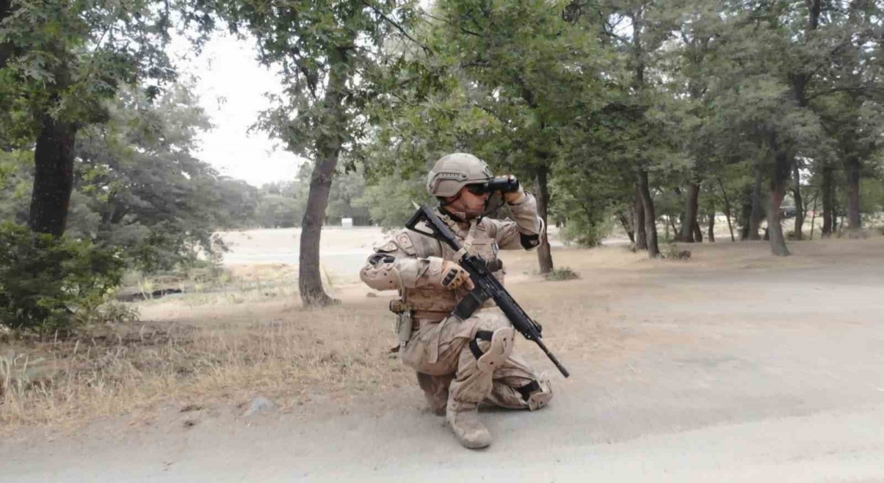 Komandolar Hasan Dağında yangına karşı teyakkuzda