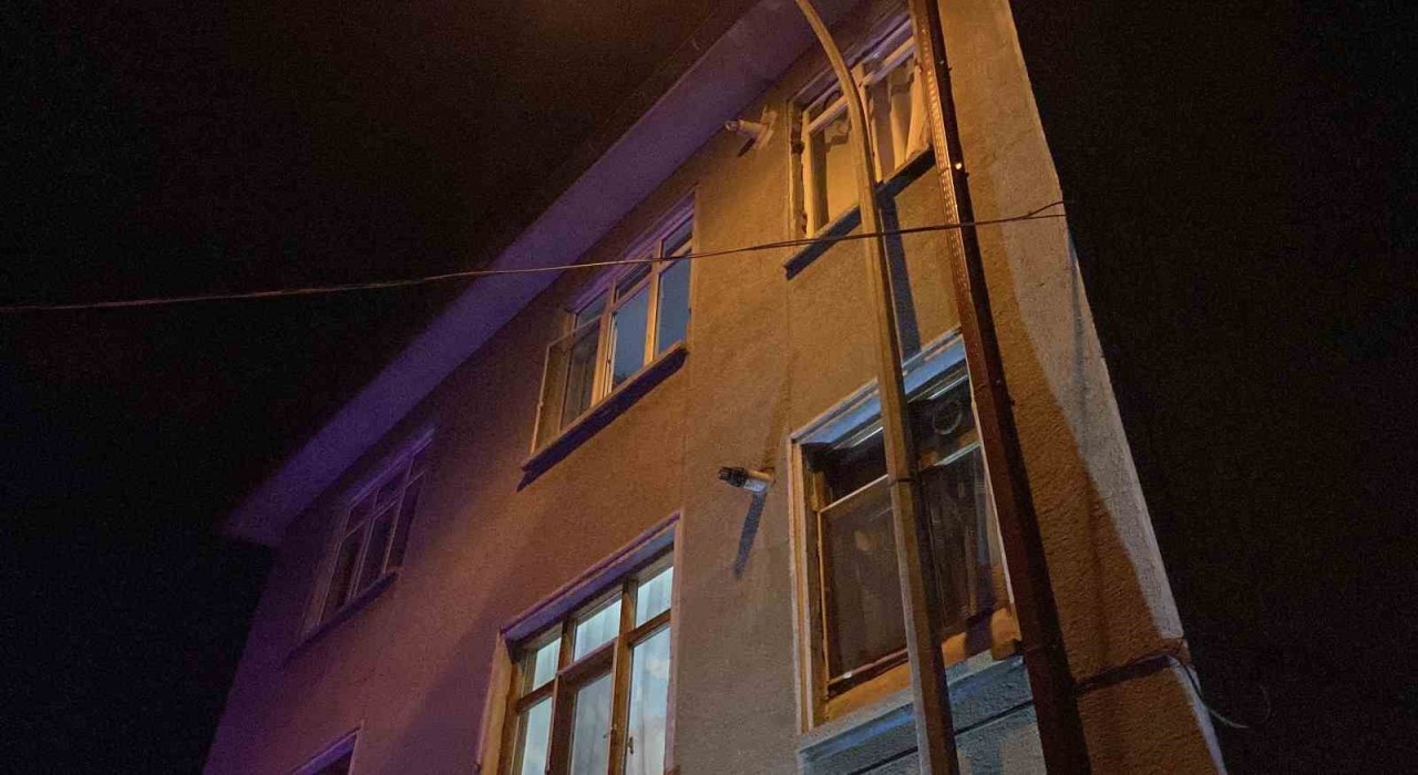 Konyada 3üncü kattan düşen çocuk ağır yaralandı