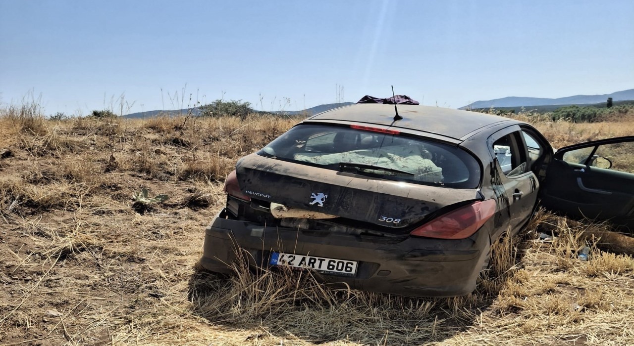 Konyada kontrolden çıkan otomobil ekin tarlasına savruldu: 4 yaralı
