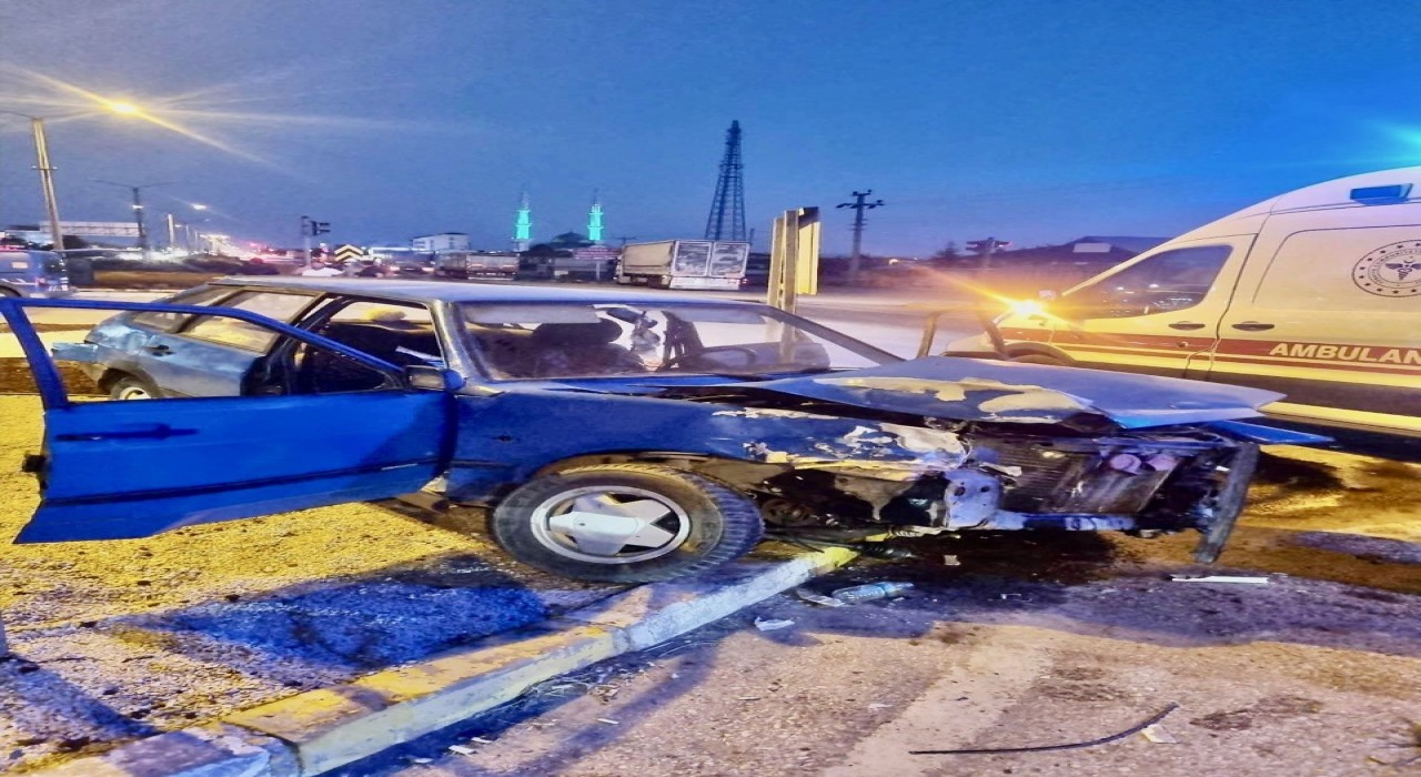 Konyada otomobil ile tır çarpıştı: 3 yaralı