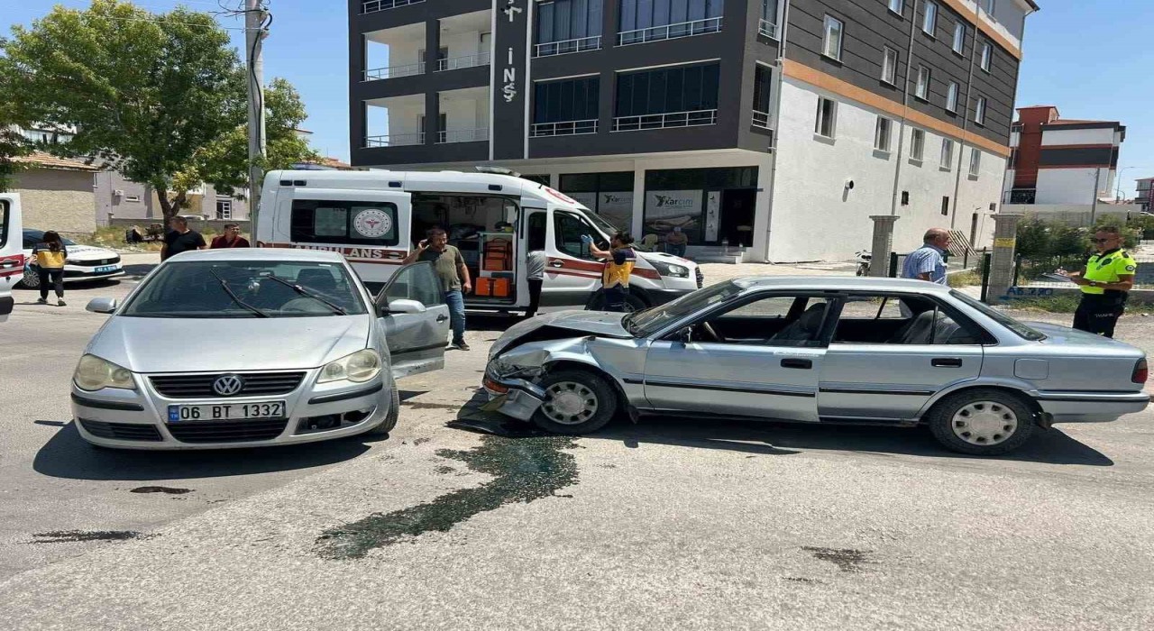 Konyada otomobiller çarpıştı: 6 yaralı