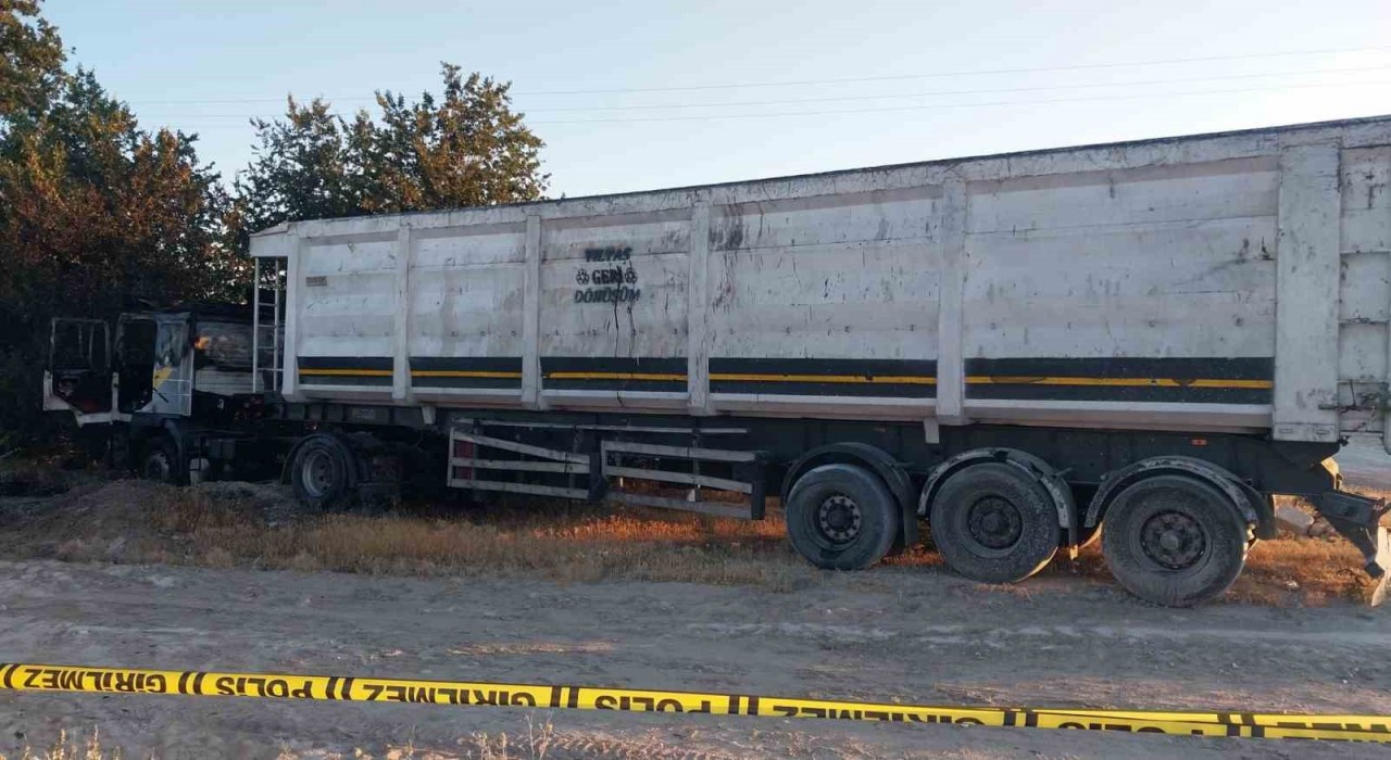 Konyada tırda çıkan yangında sürücü öldü