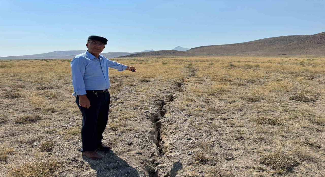 Konyada yüzey yarıkları tedirgin ediyor