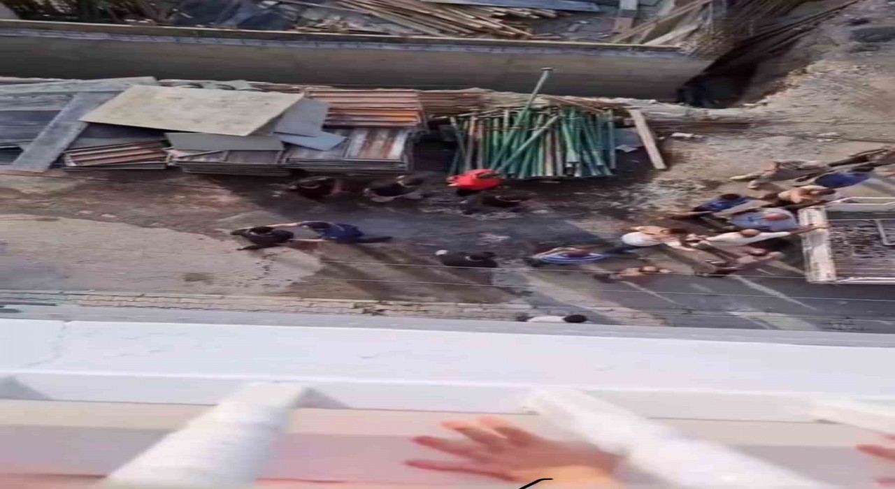 Korku dolu anlar: Yumrukların havada uçuştuğu kavgayı polis ayırdı