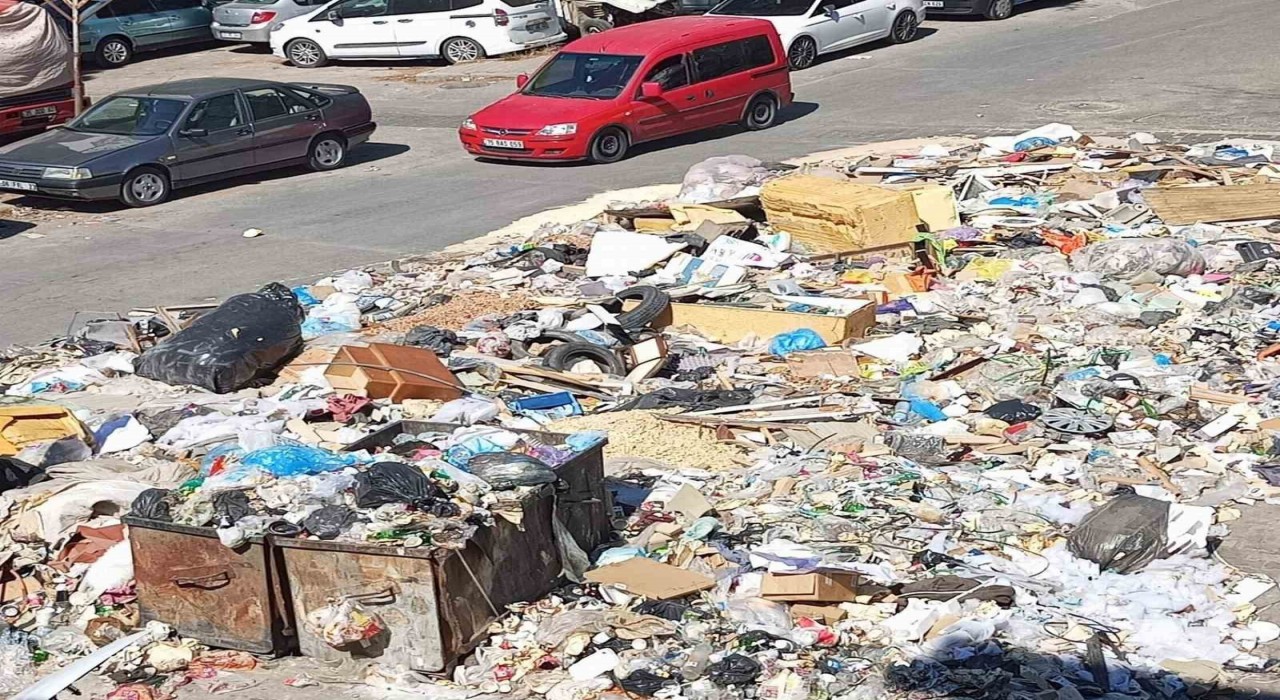 Korkulan oldu, Bucada toplanmayan çöpler alev alev yandı