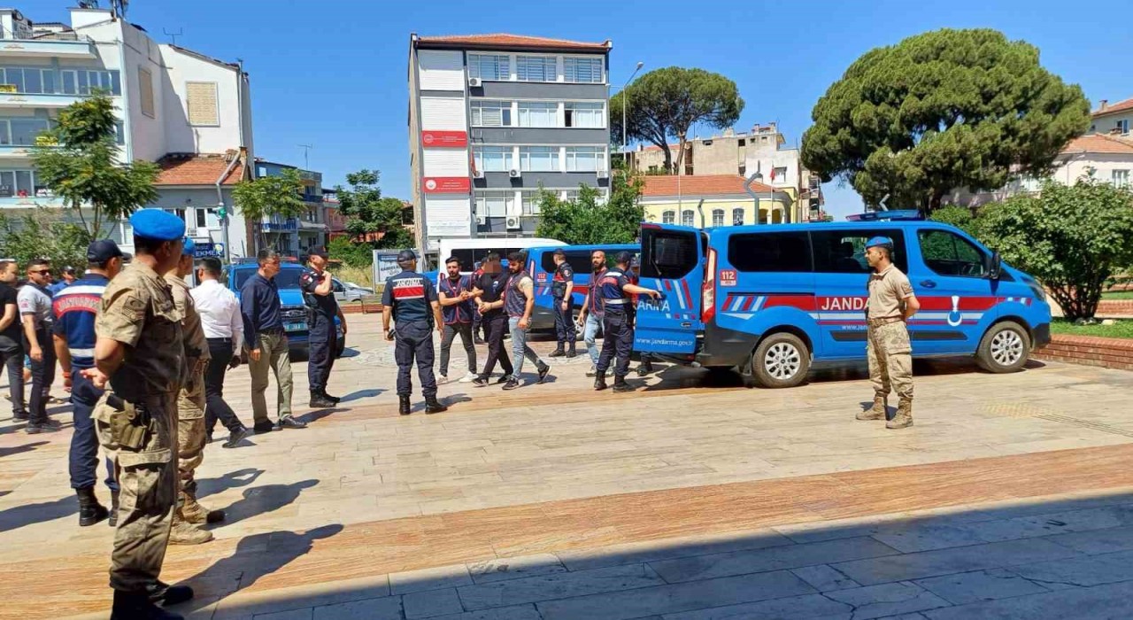 Köşkteki gazinoda öldürülen Özbek kadının katil zanlıları adliyeye sevk edildi
