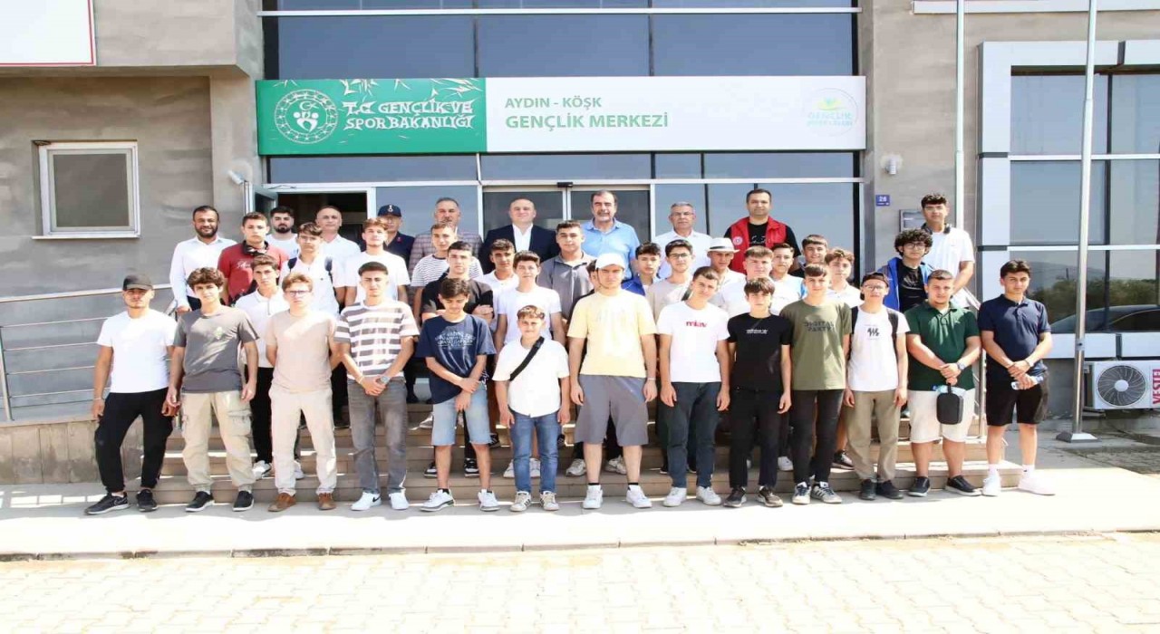 Köşkten 38 genç, Çanakkale Kültür ve Tarih Kampına uğurlandı