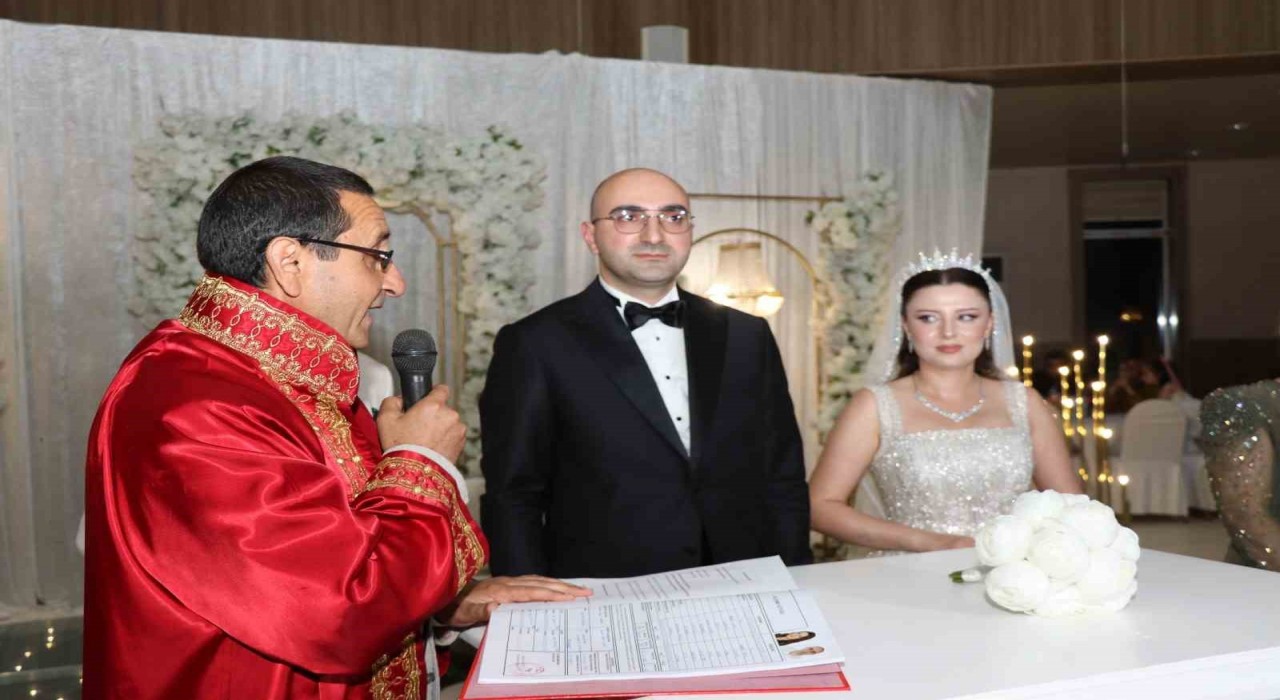 Koyulhisar Kaymakamı Ferhat Salih Ceylan, Oltuda dünyaevine girdi