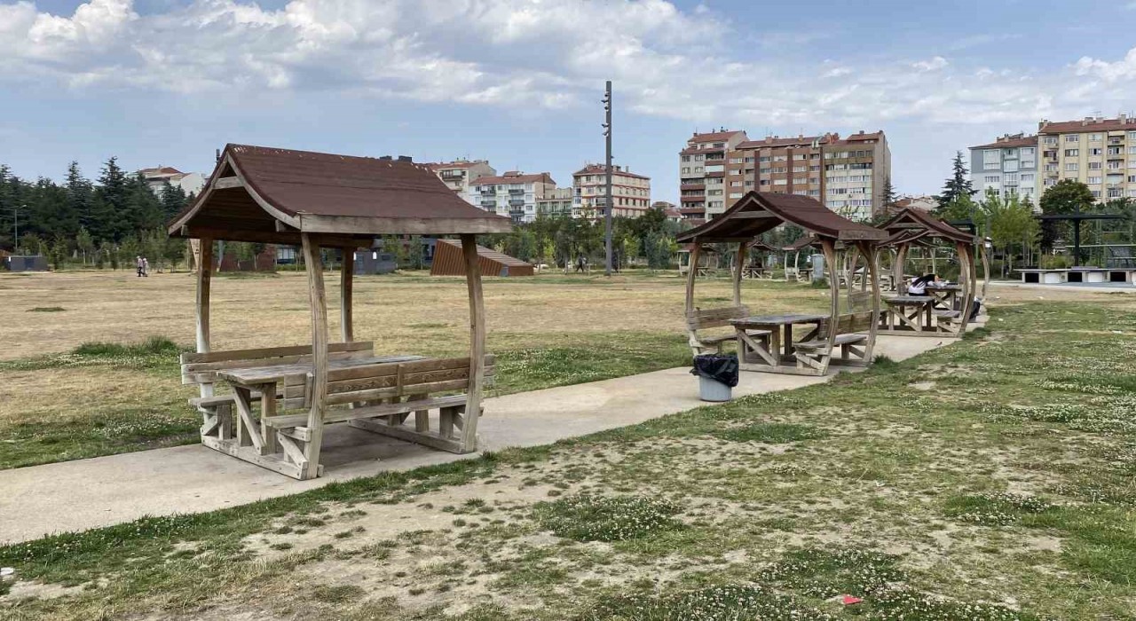 Küçük kıza akran zorbalığı yapan 3 şüpheli mahkemeye çıkmadan tahliye oldu