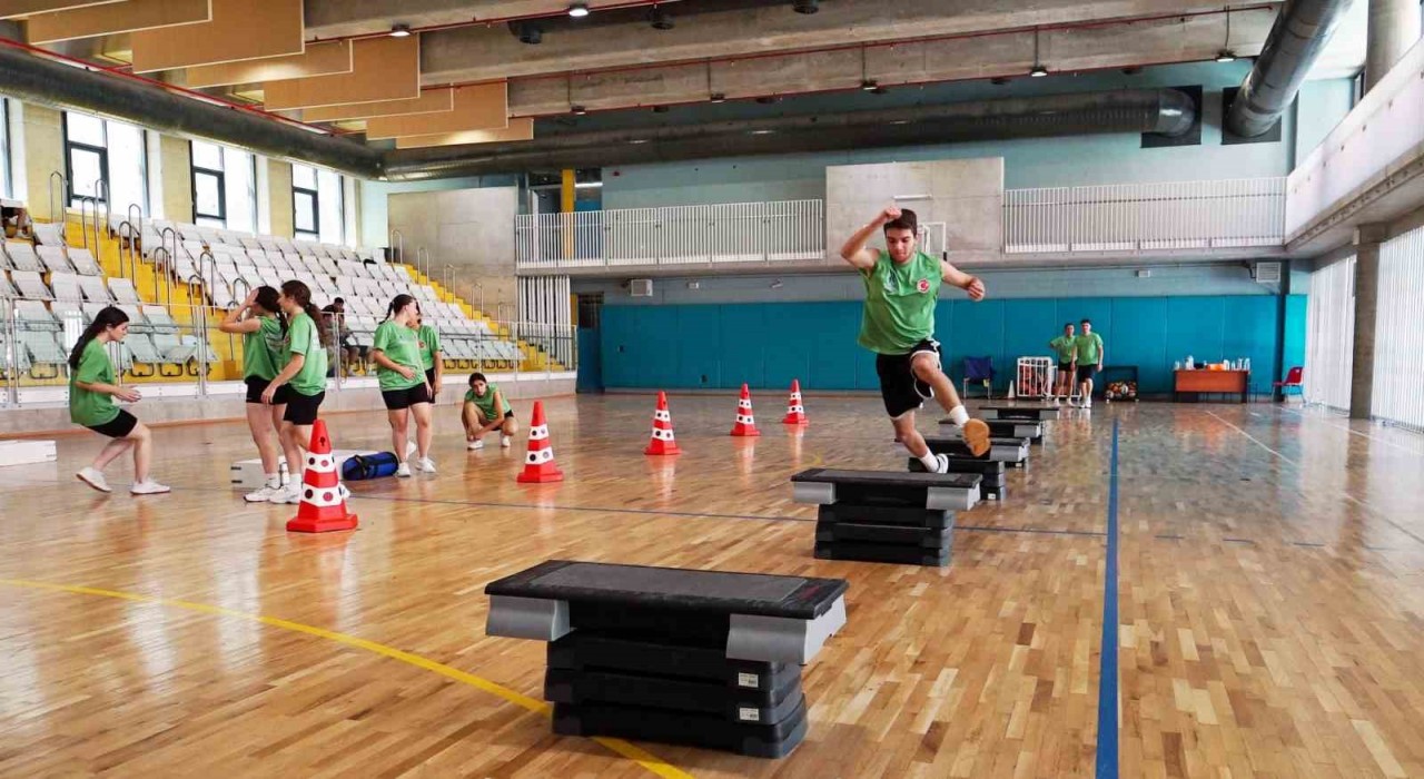 Küçükçekmece Belediyesinden özel yetenek sınavlarına hazırlanan gençler için hazırlık kursları