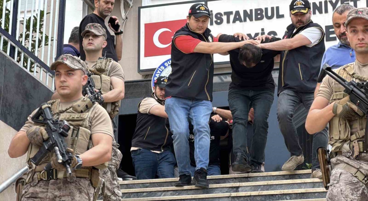 Küçükçekmecede 2 kişinin yaralandığı silahlı çatışmanın zanlıları adliyeye sevk edildi