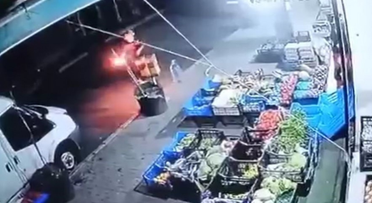 Küçükçekmecede markete molotoflu saldırı