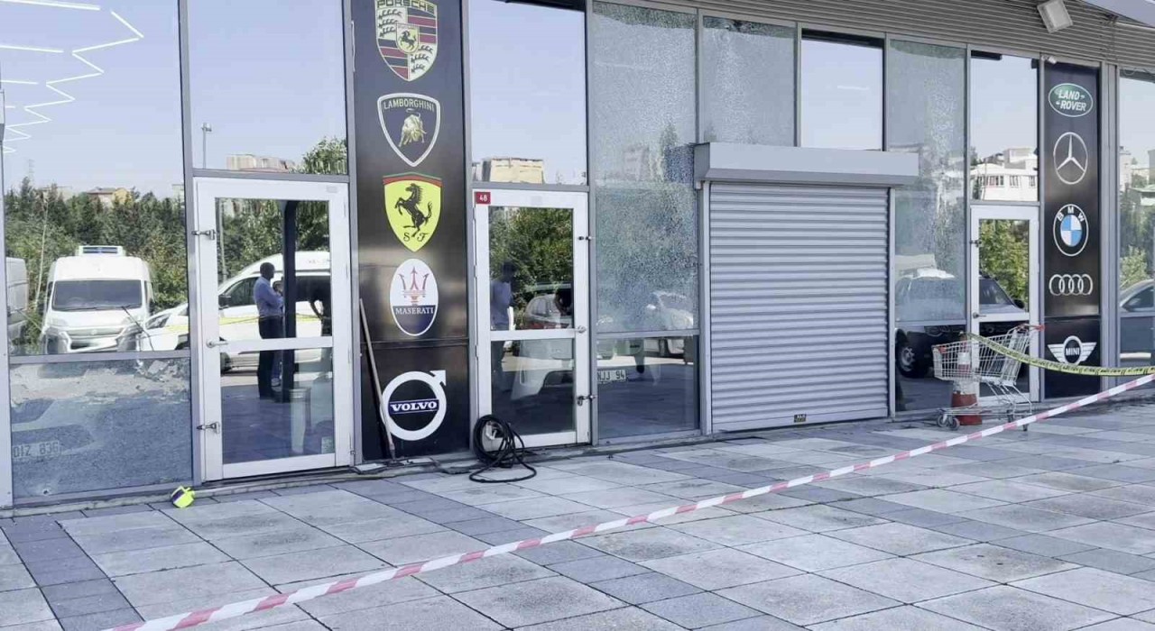 Küçükçekmecede oto galeriye kurşun yağmuru