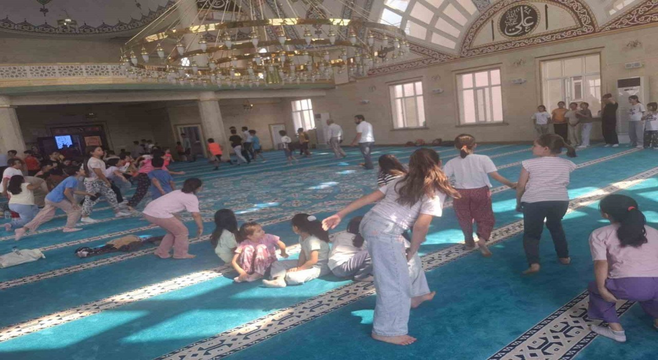 Kuran kursu öğrencileri çocuk şenliği ile eğlendi