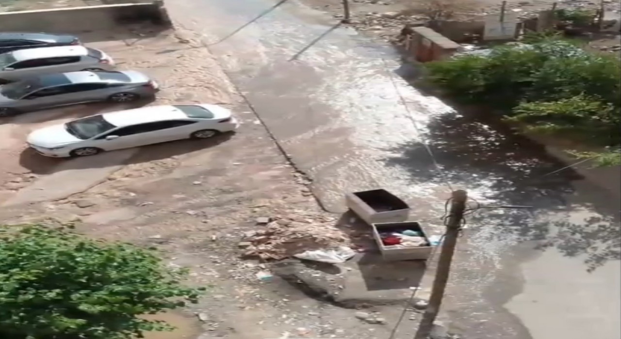 Kurtalanda aynı noktada su borusu yeniden patladı